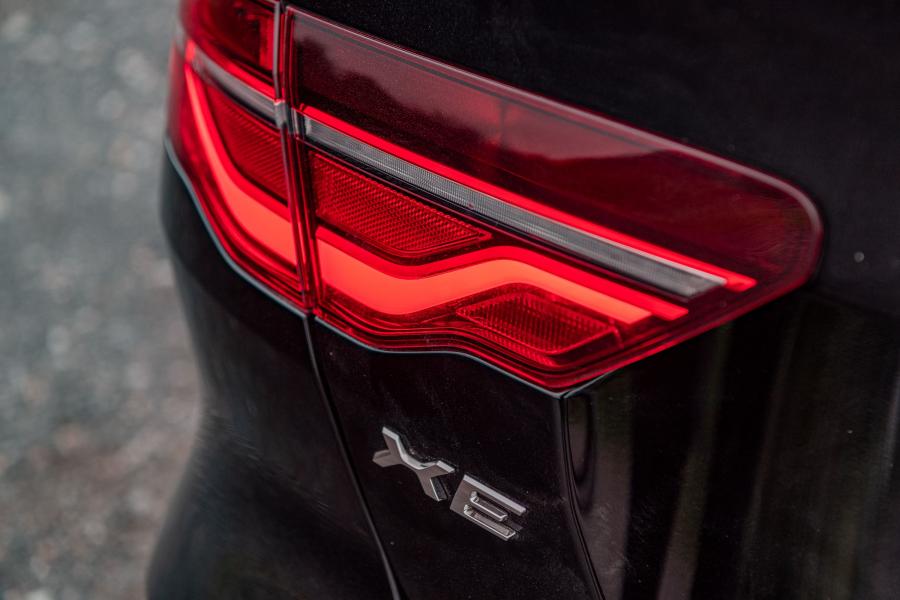 Детали экстерьера Jaguar XE D180 S 2019 года  (UK) (фото 16 из 25)
